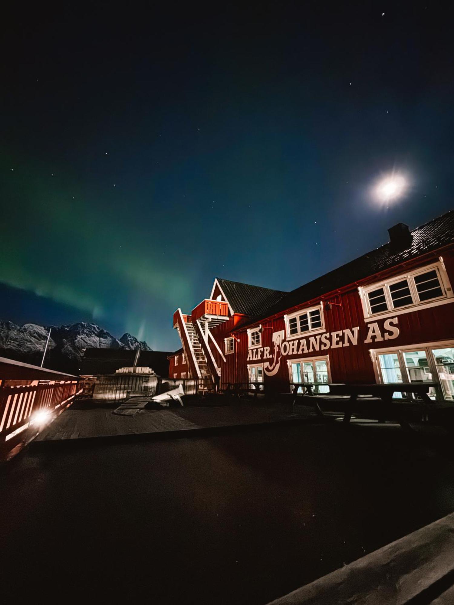 Finnholmen Brygge Henningsvaer Exterior photo